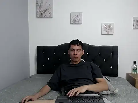Snapshot of Andres_69_Fantasy chatting on February 5, 10:58 pm Andres 69 Fantasy online show from February 5, 10:58 pm