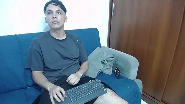 Snapshot of Andres_69_Fantasy chatting on June 21, 11:18 pm Andres 69 Fantasy online show from June 21, 11:18 pm