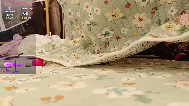 Snapshot of fox-yiyi chatting on June 4, 12:00 pm fox-yiyi online show from June 4, 12:00 pm