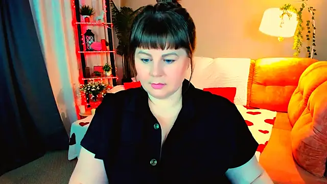 CrystaalStaar online show from April 4, 7:44 pm