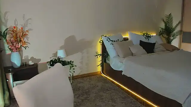 YourLovellyStory online show from October 22, 9:20 am