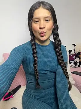 Snapshot of Emilyybennet_ chatting on October 17, 10:34 pm Emilyybennet online show from October 17, 10:34 pm