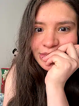 Snapshot of Emilyybennet_ chatting on November 18, 9:30 pm Emilyybennet online show from November 18, 9:30 pm