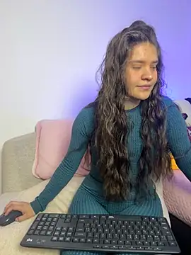 Snapshot of Emilyybennet_ chatting on November 25, 9:31 am Emilyybennet online show from November 25, 9:31 am