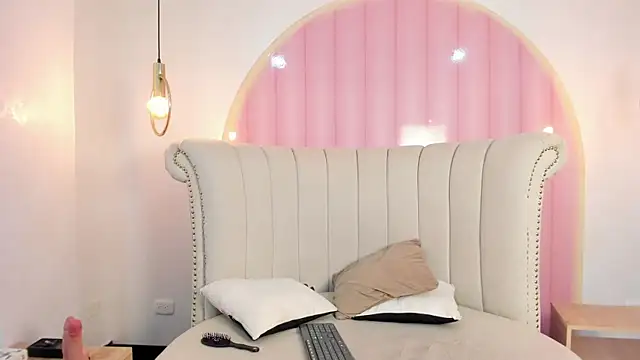 Emilia Bons online show from January 14, 12:33 pm