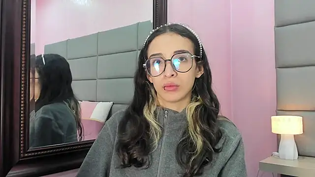 Emilia Bons online show from February 19, 1:29 pm