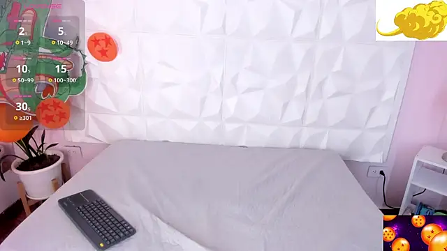 Snapshot of HannahToons chatting on October 31, 3:07 am HannahToons online show from October 31, 3:07 am