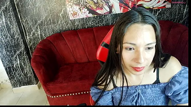 katyhoneey m online show from March 6, 7:43 pm