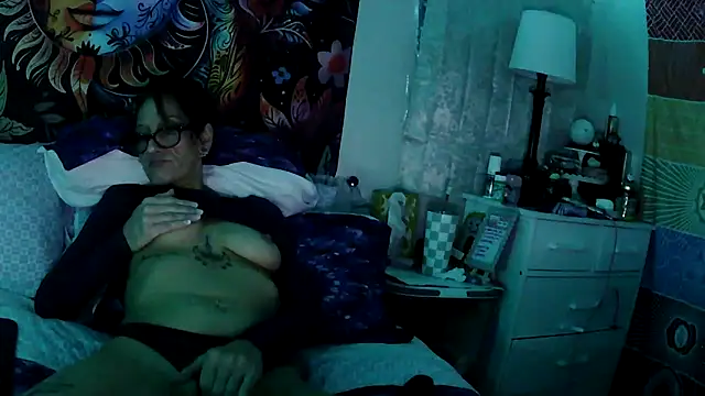 Snapshot of gypsyadventures1 chatting on September 14, 5:17 am gypsyadventures1 online show from September 14, 5:17 am