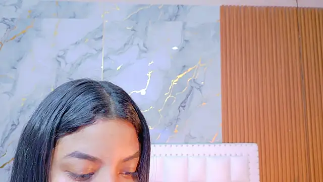 curvybrunnett online show from November 9, 11:41 am