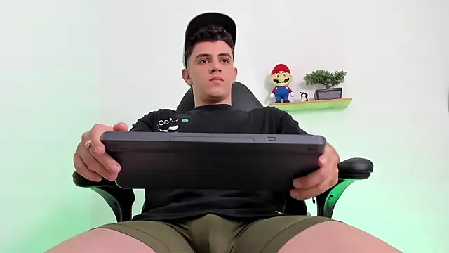 Snapshot of Mikecooper chatting on November 6, 2:01 am Mikecooper online show from November 6, 2:01 am