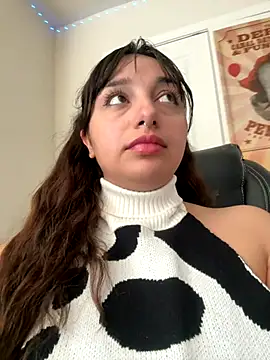 CharmingMaddie online show from November 1, 4:09 pm