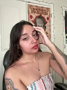 CharmingMaddie online show from January 13, 4:56 pm