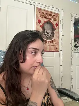 CharmingMaddie online show from April 3, 5:55 pm