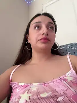 CharmingMaddie online show from April 18, 5:17 pm