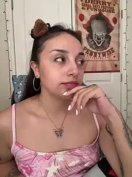 CharmingMaddie online show from April 18, 7:58 pm