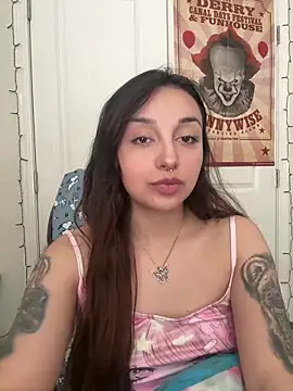 CharmingMaddie online show from April 19, 3:33 pm