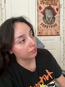 CharmingMaddie online show from April 21, 5:50 pm