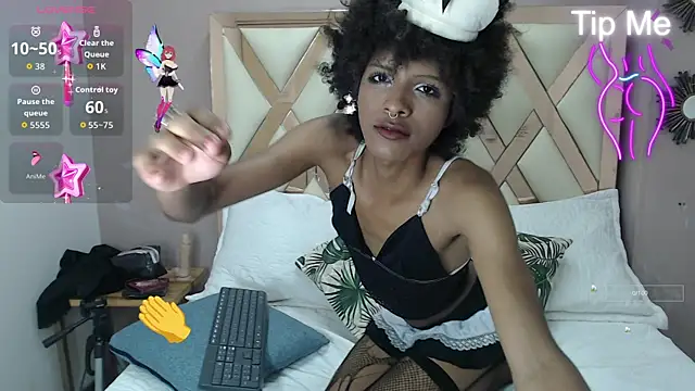 Snapshot of Violett_Salvatore chatting on October 15, 9:26 pm Violett Salvatore online show from October 15, 9:26 pm