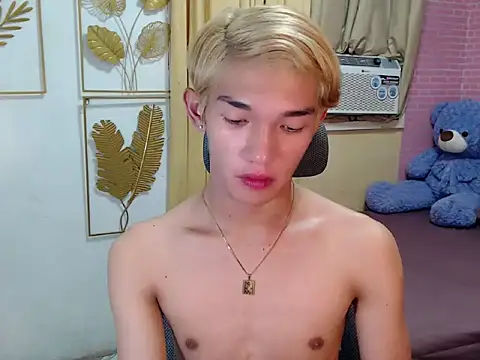 fuckerfriendsxx online show from April 13, 10:21 am