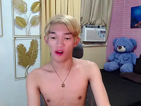 fuckerfriendsxx online show from April 19, 7:38 pm