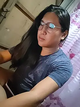 Snapshot of Romantic_Sabrina chatting on July 3, 4:24 pm Romantic Sabrina online show from July 3, 4:24 pm
