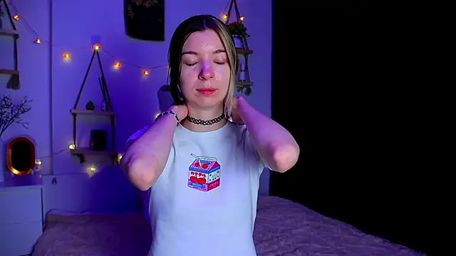 Snapshot of EmmieBlade chatting on October 18, 7:14 pm EmmieBlade online show from October 18, 7:14 pm