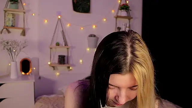 Snapshot of EmmieBlade chatting on October 21, 7:14 pm EmmieBlade online show from October 21, 7:14 pm