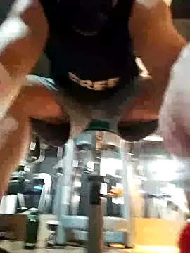 Snapshot of bigbb101011 chatting on October 5, 6:12 am bigbb101011 online show from October 5, 6:12 am