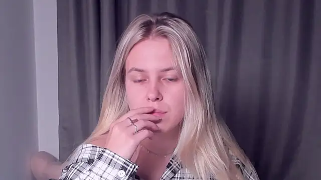 Snapshot of AngelAnty chatting on October 5, 3:10 pm AngelAnty online show from October 5, 3:10 pm