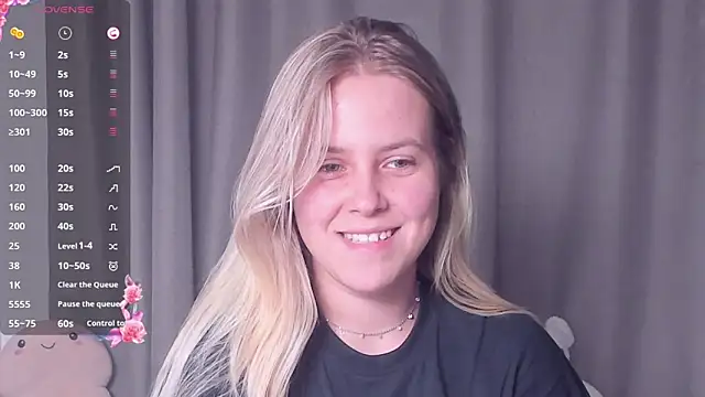 Snapshot of AngelAnty chatting on October 6, 2:58 pm AngelAnty online show from October 6, 2:58 pm