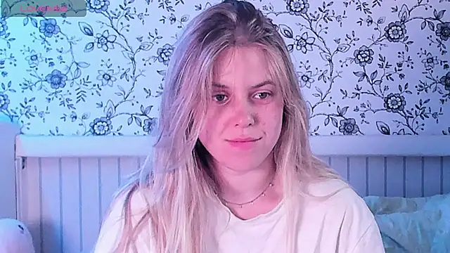 Snapshot of AngelAnty chatting on June 24, 3:33 pm AngelAnty online show from June 24, 3:33 pm