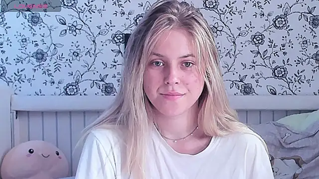 Snapshot of AngelAnty chatting on June 25, 1:04 pm AngelAnty online show from June 25, 1:04 pm