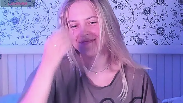 Snapshot of AngelAnty chatting on July 6, 2:03 pm AngelAnty online show from July 6, 2:03 pm