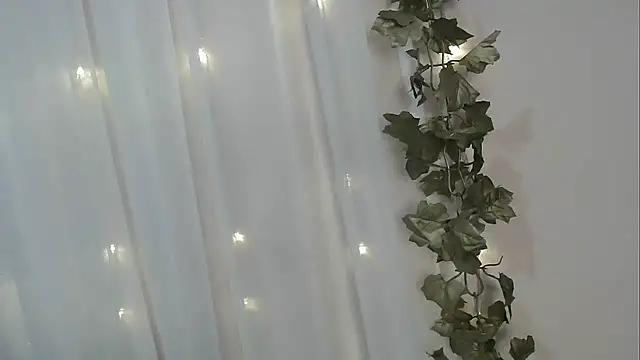 angelainparis28 online show from November 11, 6:35 am