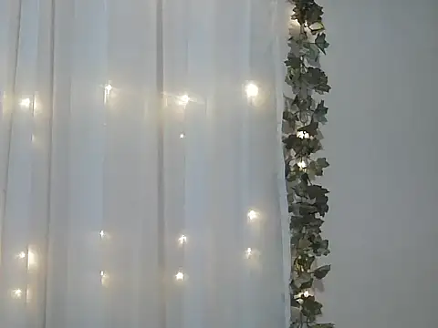 angelainparis28 online show from November 21, 4:44 am