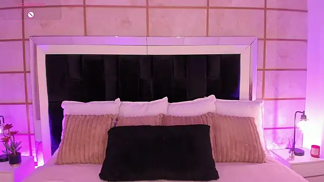 GretaVelvet online show from February 6, 7:50 pm