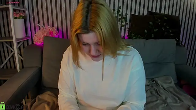 Michele Greenn online show from April 13, 1:11 am