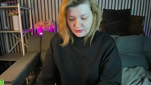 Michele Greenn online show from April 21, 1:07 am