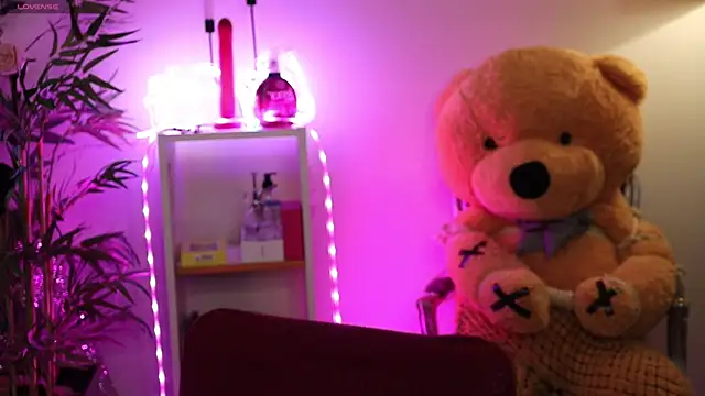 NovaHollisx online show from April 23, 4:24 am