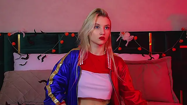 Snapshot of StacyEvances chatting on October 31, 6:25 am StacyEvances online show from October 31, 6:25 am