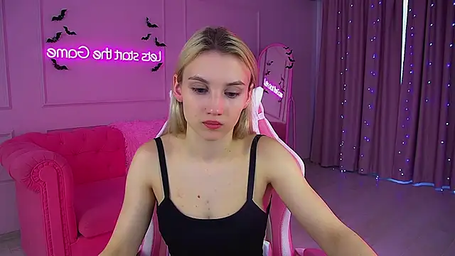 Snapshot of StacyEvances chatting on November 1, 8:49 am StacyEvances online show from November 1, 8:49 am