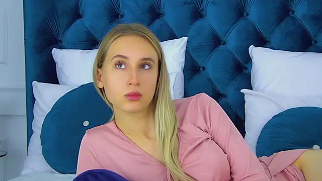 Snapshot of VictoriaHopsons chatting on September 20, 6:36 am VictoriaHopsons online show from September 20, 6:36 am