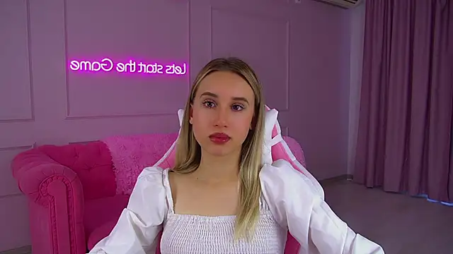 Snapshot of VictoriaHopsons chatting on September 27, 6:29 am VictoriaHopsons online show from September 27, 6:29 am