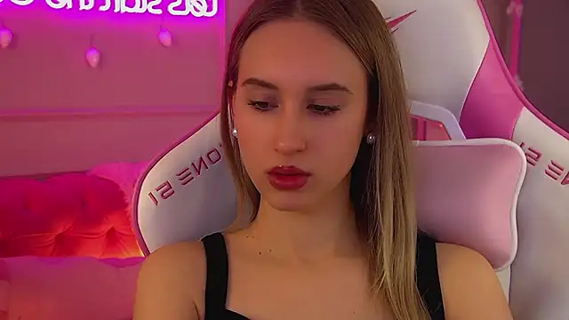 VictoriaHopsons online show from December 15, 6:45 pm