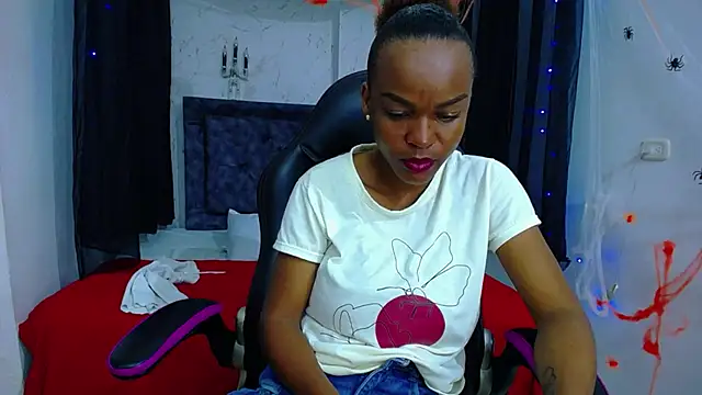 mia  thomson  online show from November 5, 12:38 pm