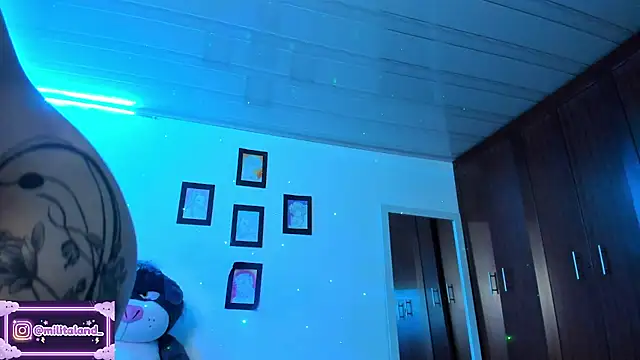 Snapshot of milita_houston chatting on October 10, 3:27 am milita houston online show from October 10, 3:27 am