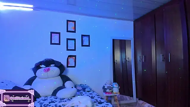 Snapshot of milita_houston chatting on October 16, 1:39 am milita houston online show from October 16, 1:39 am