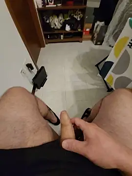 Snapshot of giova17cm chatting on May 23, 7:18 pm giova17cm online show from May 23, 7:18 pm