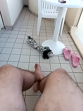 Snapshot of giova17cm chatting on August 6, 3:47 pm giova17cm online show from August 6, 3:47 pm